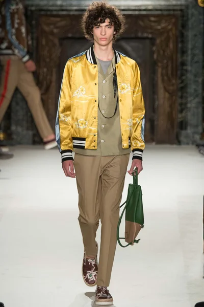 Look 4